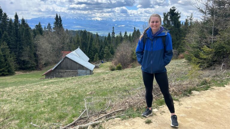 „W USA jesteśmy jak brzoskwinia, Polacy są jak kokos” – Amerykanka Rylie Mundell o realiach życia w Nowym Sączu