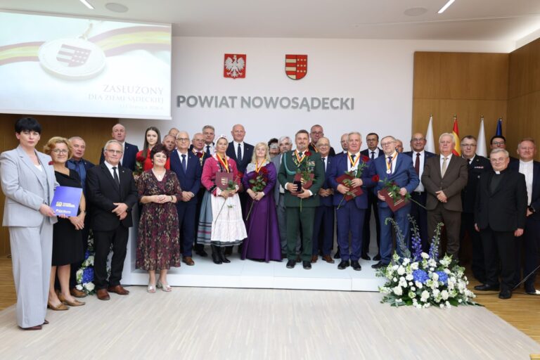 Nowi „Zasłużeni dla Ziemi Sądeckiej”. Wyjątkowe grono wyróżnionych przez Radę Powiatu
