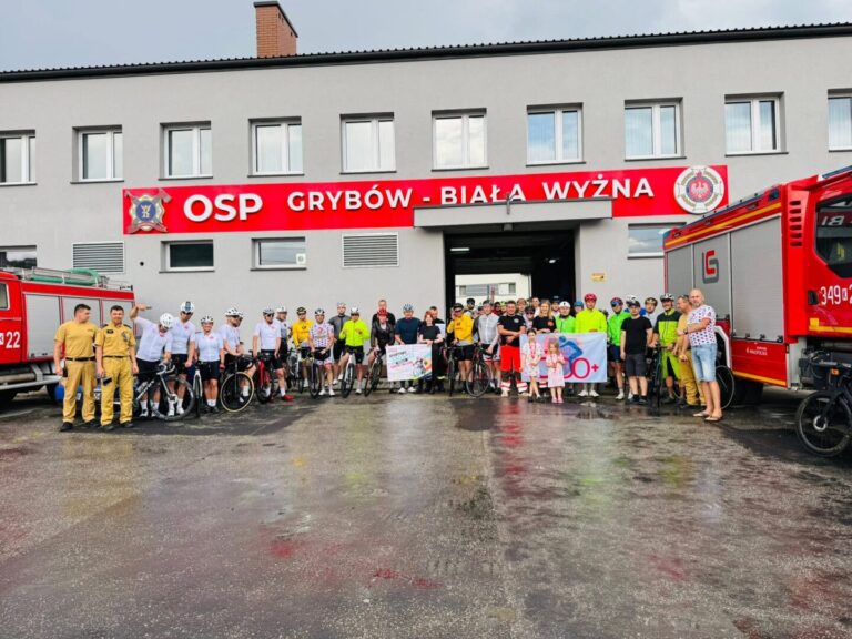 Przemierzą blisko 900 km rowerami! 32 kolarzy wyruszyło w charytatywną wyprawę. Odwiedzili również nasz region