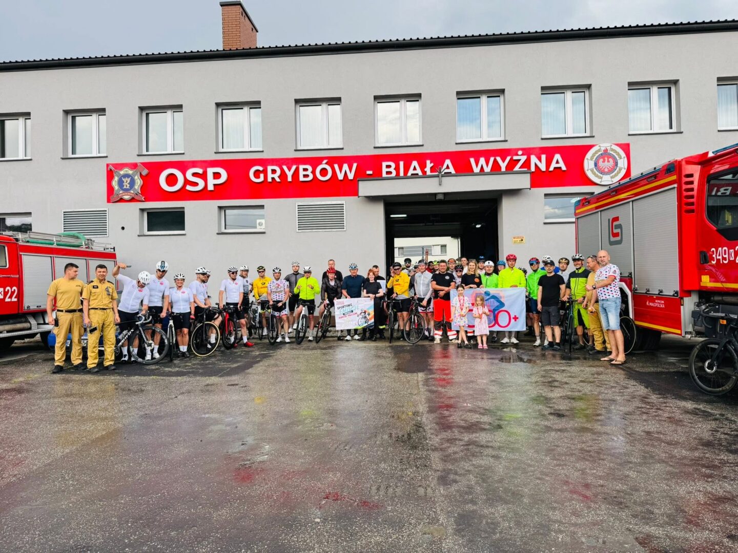 Przemierzą blisko 900 km rowerami! 32 kolarzy wyruszyło w charytatywną wyprawę. Odwiedzili również nasz region