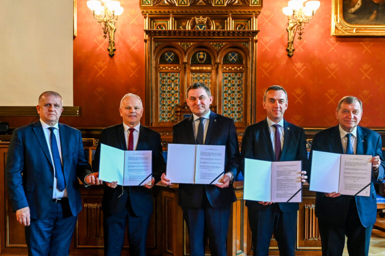 NEWAG wchodzi w technologie kwantowe. Sądecka firma ma być partnerem Polskiej Doliny Kwantowej