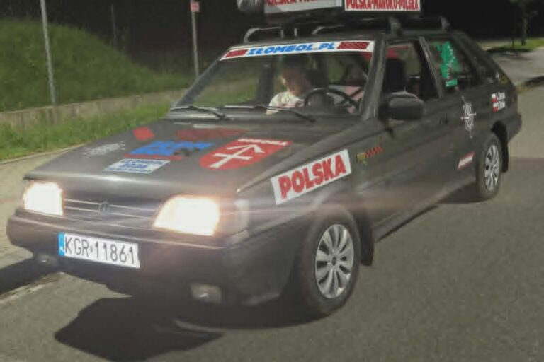 Trzydziestoletnim samochodem z Bobowej do Maroka. To będzie przygoda!