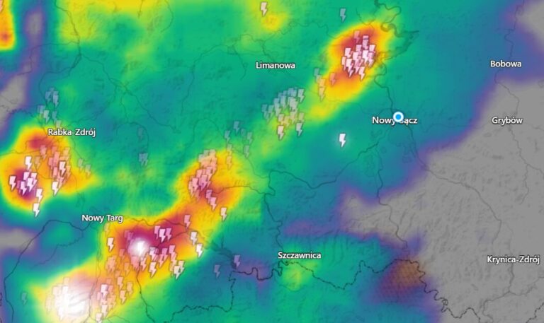 Burze nad Małopolską. Czerwony alert dla Nowego Sącza, możliwe podtopienia. Śledź z nami burze!