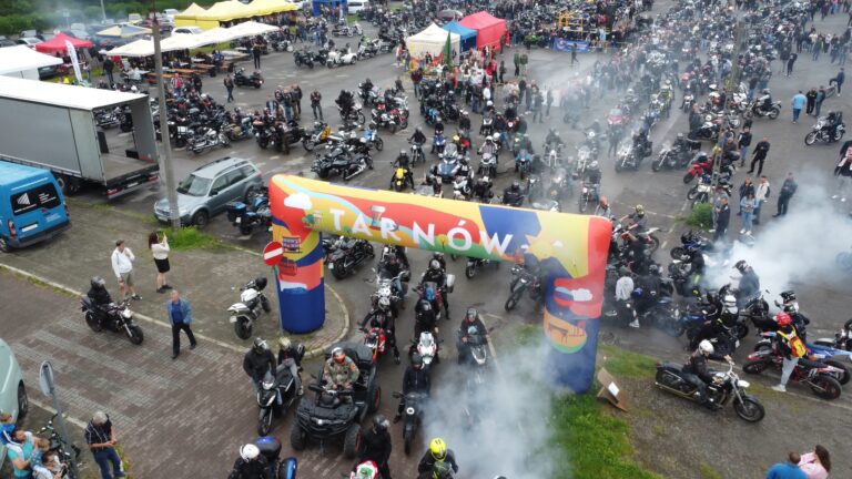 Setki motocyklistów na 10. jubileuszowym otwarciu sezonu w Tarnowie