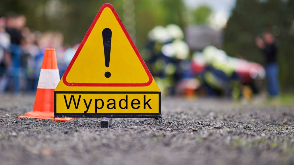 Zderzenie dwóch osobówek w Ropicy Polskiej. Jedna osoba w szpitalu, ruch jest już płynny