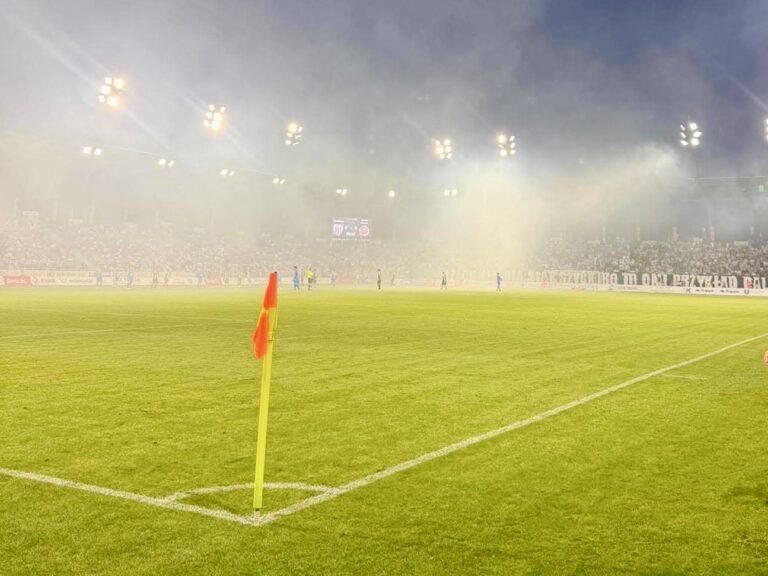 Bezbramkowy remis w kłębach dymu. Sandecja dzieli się punktami z Hutnikiem