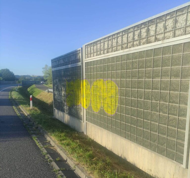 Korczyna. Sprawcy mieli kominiarki, a jeden uciekał na hulajnodze