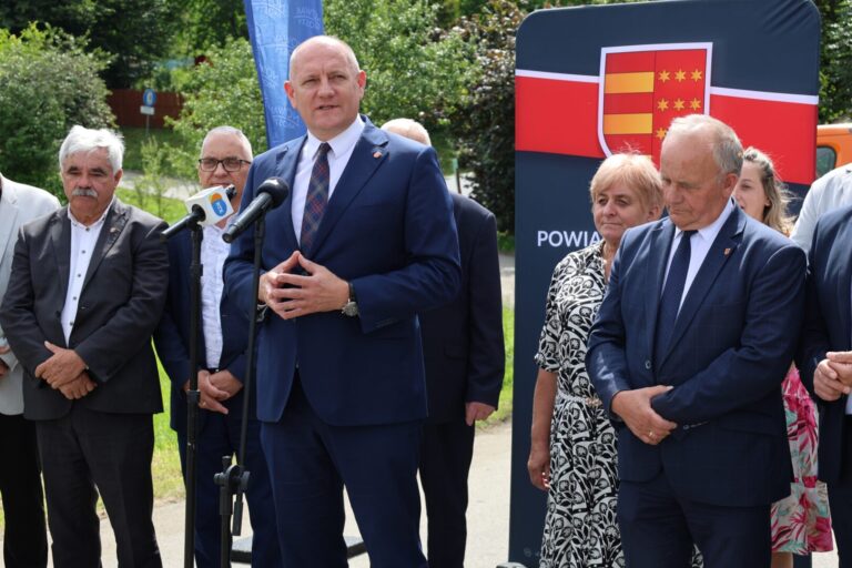 „Wbicie łopaty”, czyli symboliczny gest oznaczający rozpoczęcie budowy