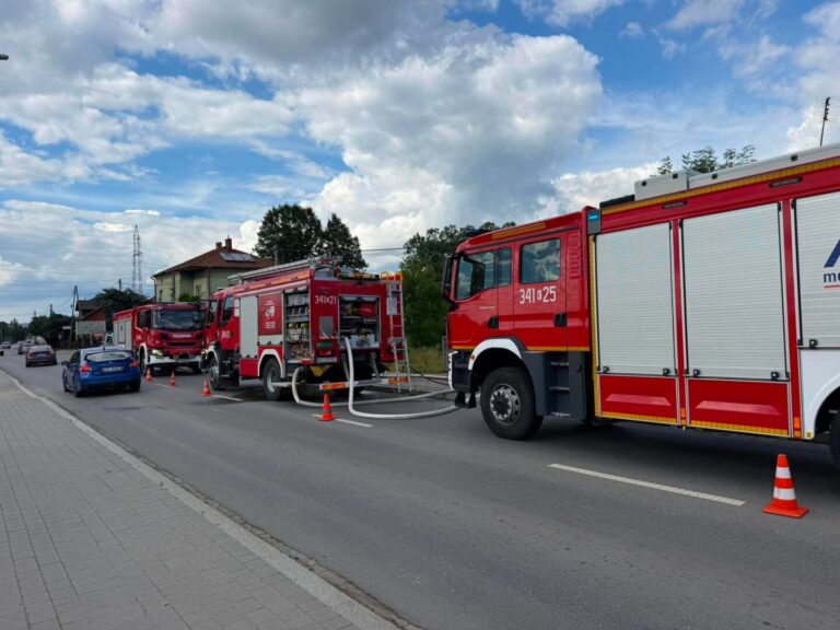 Nowy Sącz. Pożar pustostanu. Możliwe utrudnienia