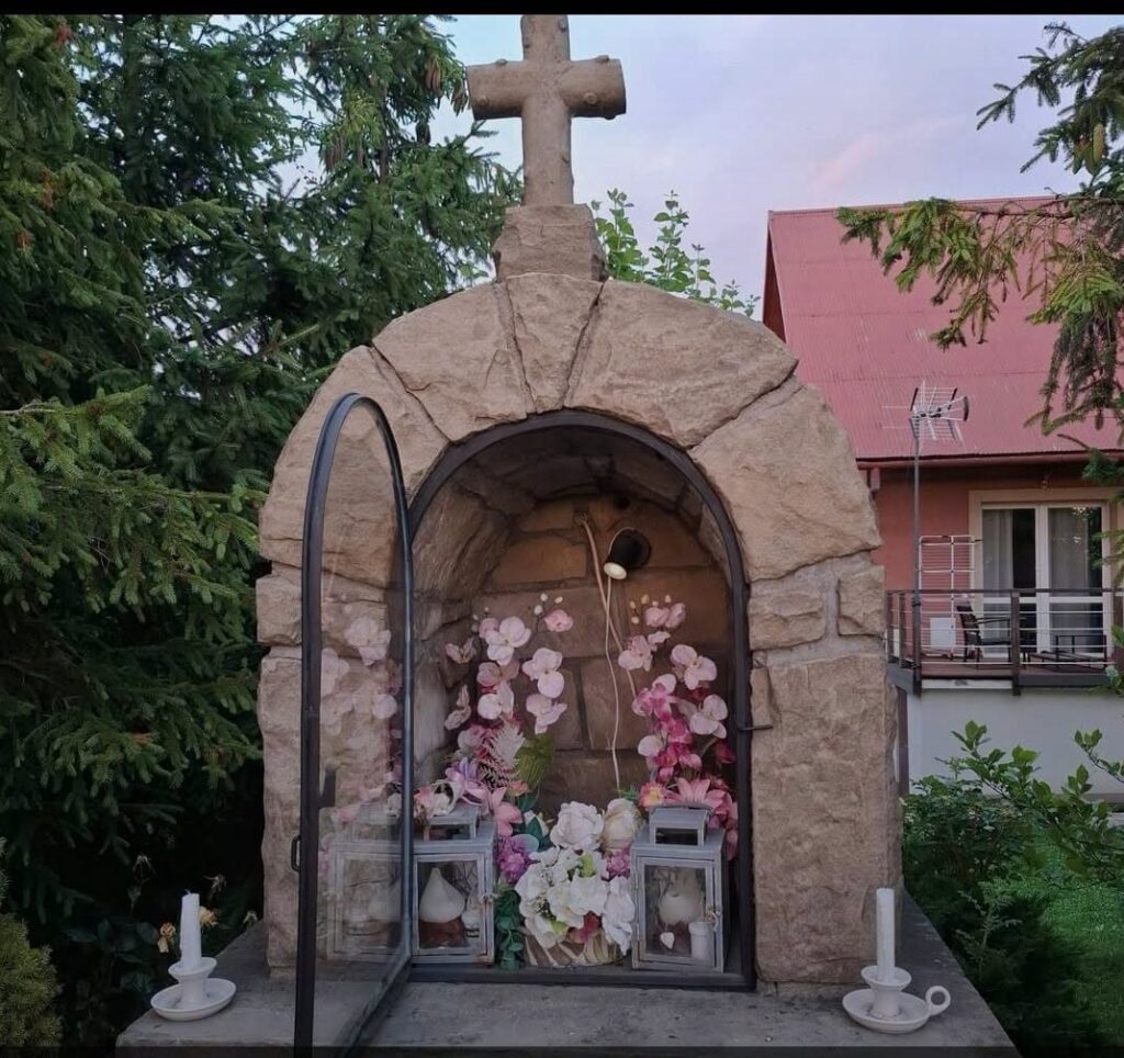 Skradziono figurkę z kapliczki. „Do czego to już dochodzi”