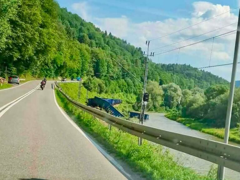 Pociąg wpadł do Popradu w pobliżu Wierchomli
