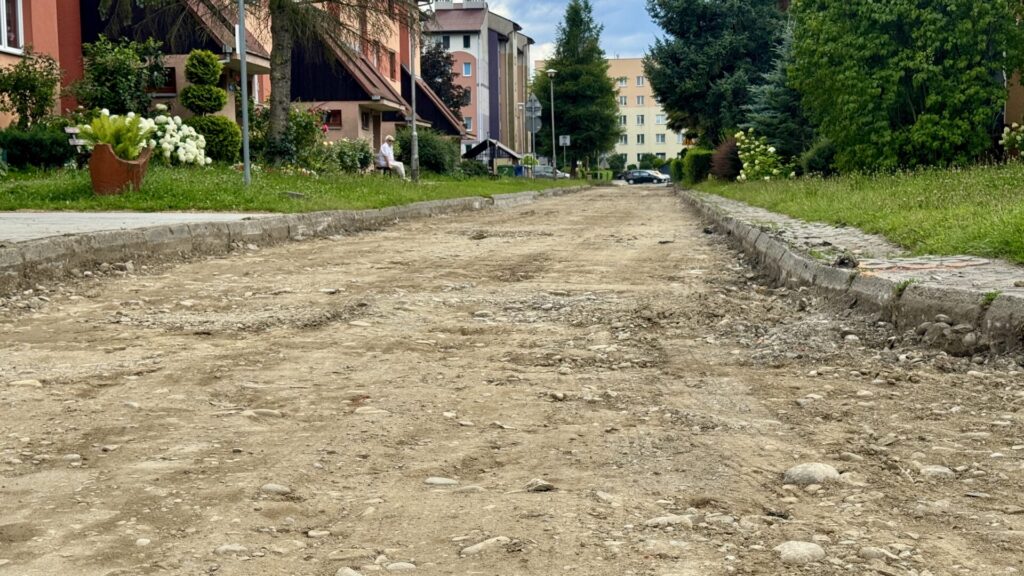 Rozkopane osiedle Wojska Polskiego. Remonty generują problemy [ZDJĘCIA]