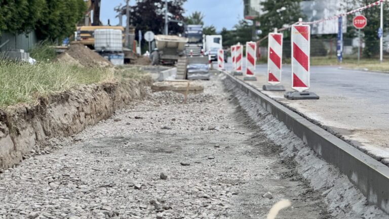 Koniec z parkowaniem w błocie. Nowe miejsca postojowe na Kaduku